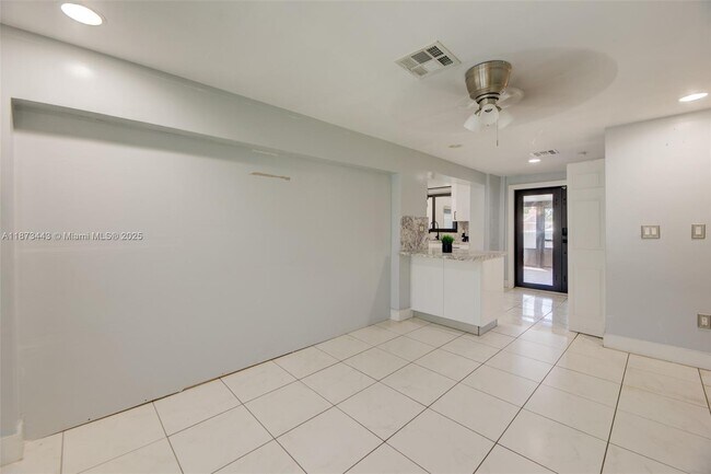 Building Photo - 1240 Peri St