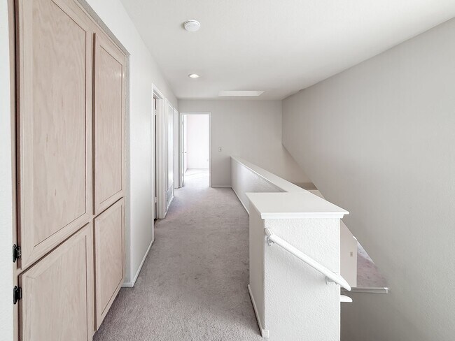Building Photo - 40041 Zamura Ct