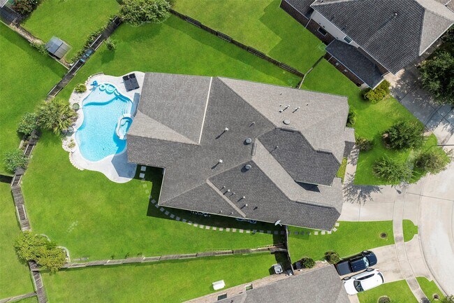 Building Photo - 15518 Montreal Dr