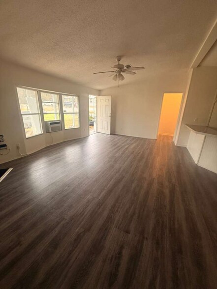 Building Photo - 430 Westchase St