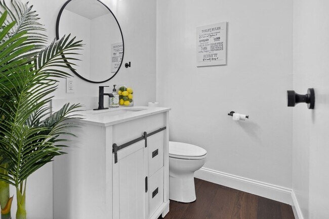 Building Photo - 37 Canal St