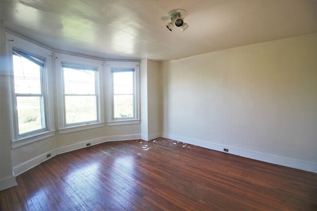 Building Photo - 2026/2027 JHU Off-campus housing for 2019 5bd/2ba w/ W/D! Available 6/9/26!
