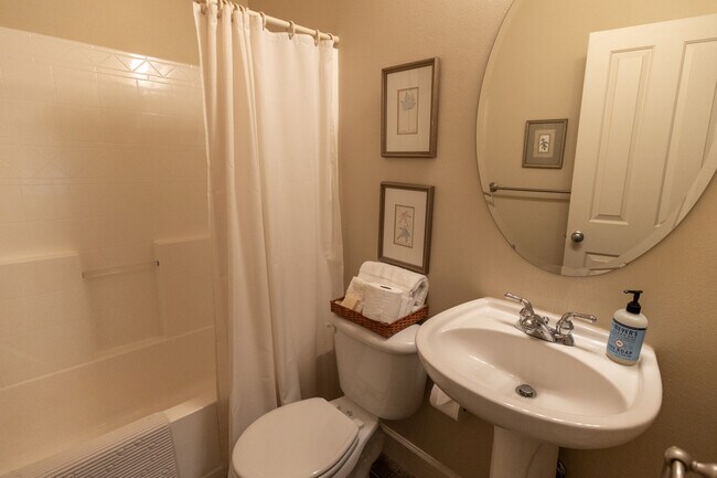 Building Photo - 2412 S Marypost Ave