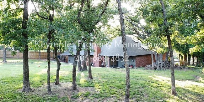 Building Photo - Massive 4BD/3BTH and 2 Car garage Home! Minutes from I-35