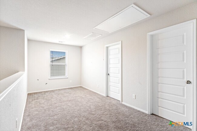 Building Photo - 2432 Ayers Dr