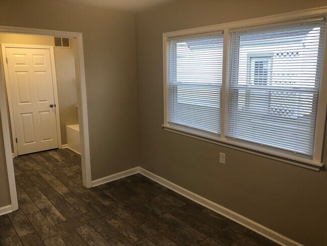 Building Photo - 2 Bedroom Ranch