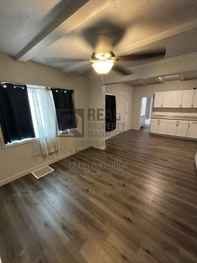Building Photo - 1428 E Orman Ave
