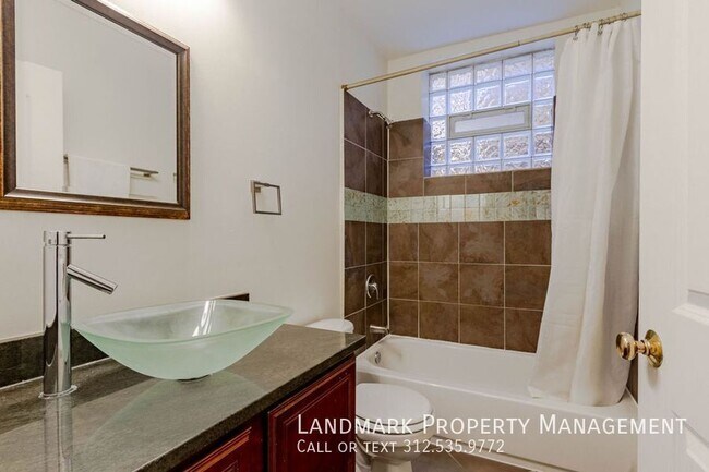 Building Photo - 4853 S Vincennes-Unit 205