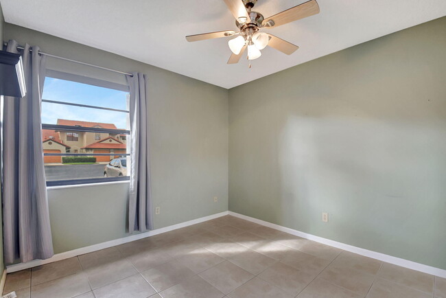 Building Photo - 6025 Parkwalk Dr