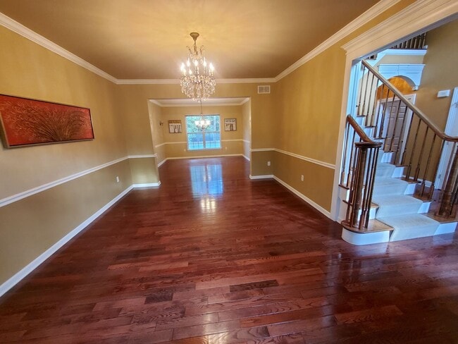 Building Photo - Beautiful, large home with finished baseme...