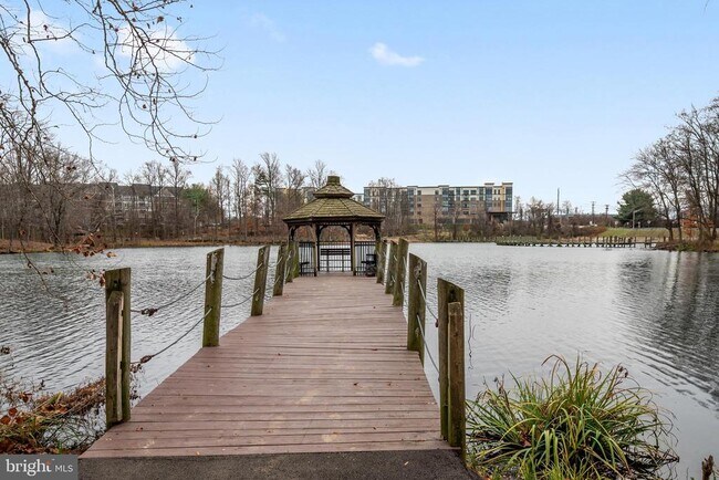 Building Photo - 8961 Town Center Cir
