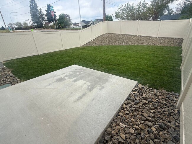 Building Photo - 609 / 611 - Duplex Lot 52