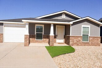 Building Photo - Townhome in Upland Heights!