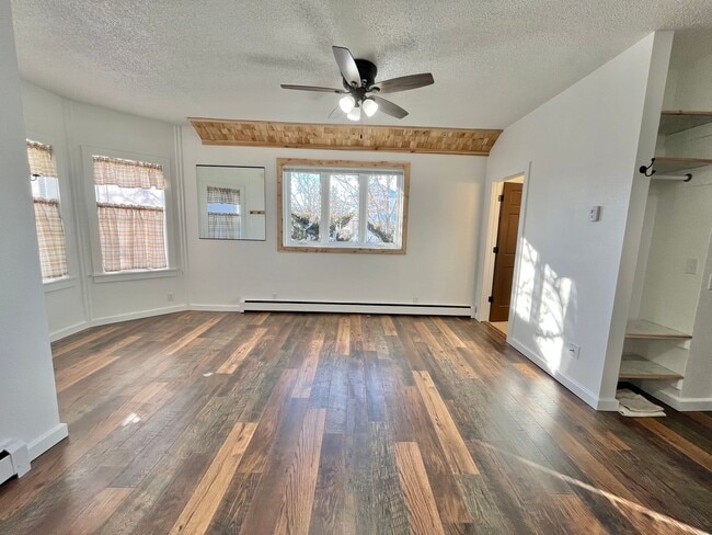 Building Photo - Spacious Studio for rent near Downtown Sioux Falls!