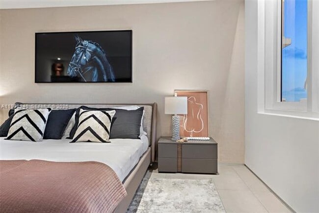 Building Photo - 2301 Collins Ave