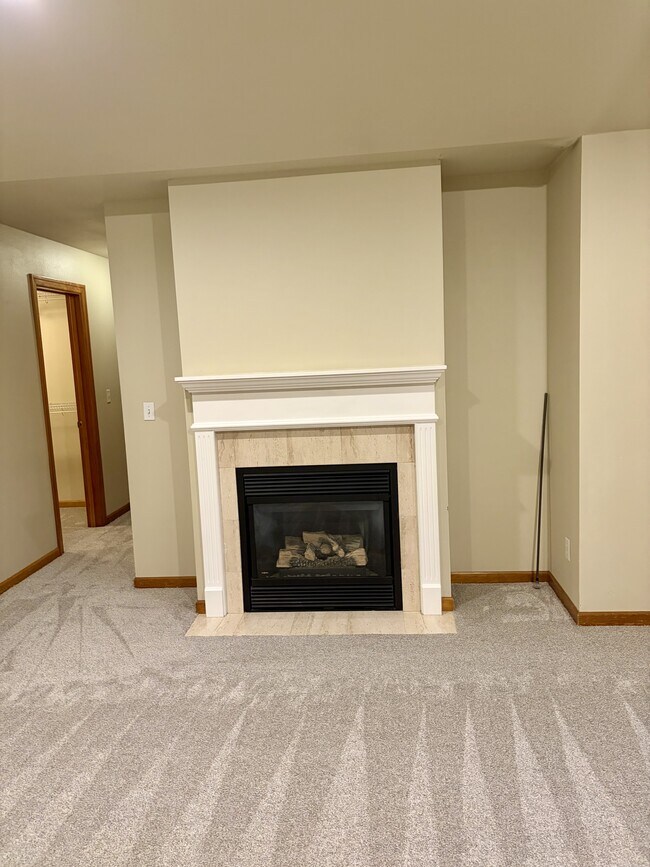 Building Photo - 2285 James Cir