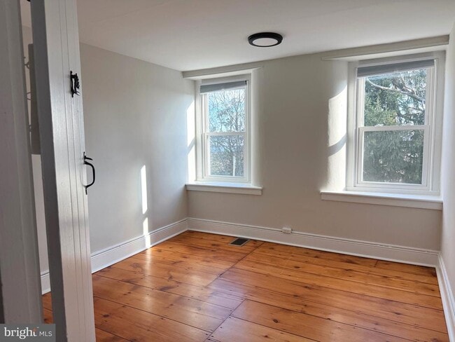 Building Photo - 631 Penns Park Rd