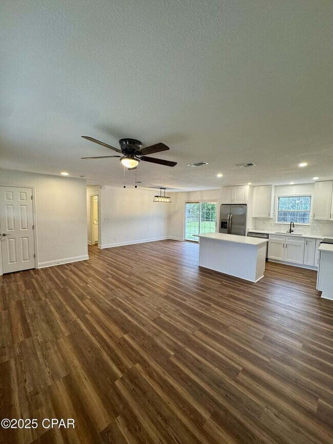 Building Photo - Must-See Property