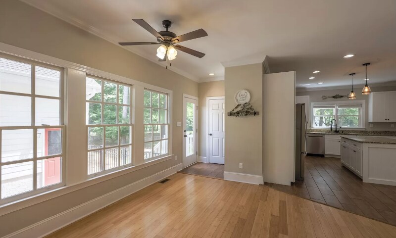 Building Photo - 301 Red Fox Run Dr