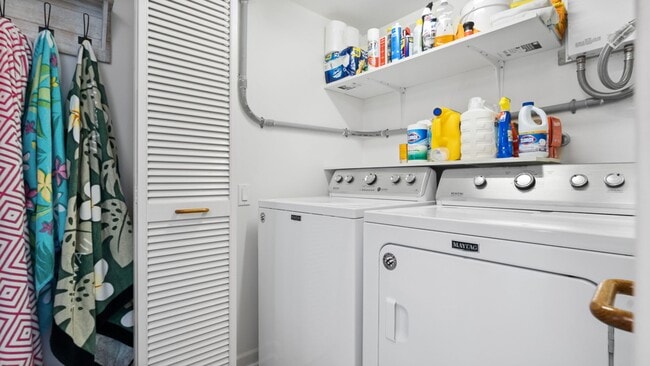 Building Photo - Renovated Two Bedroom/Two Bathroom at The Masters!