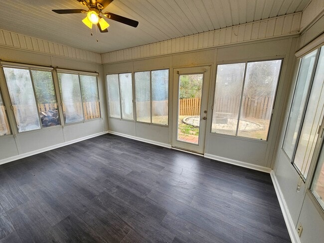 Building Photo - 203 Crown Empire Ct