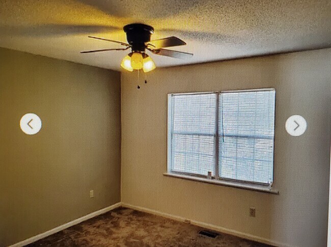 Building Photo - 139 Country Town Dr