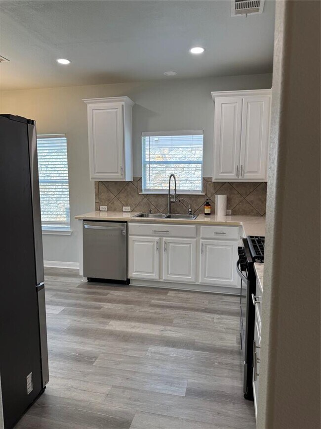 Building Photo - 2306 Brookhollow Terrace