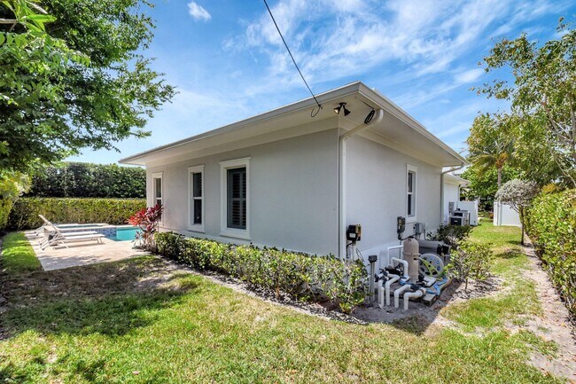 Building Photo - 1507 Pine Ln