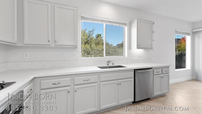 Building Photo - 5466 Avignon Ct