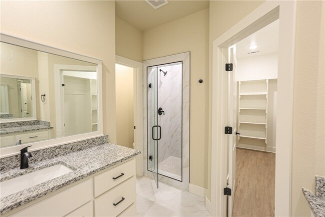 Building Photo - 970 Moksha St