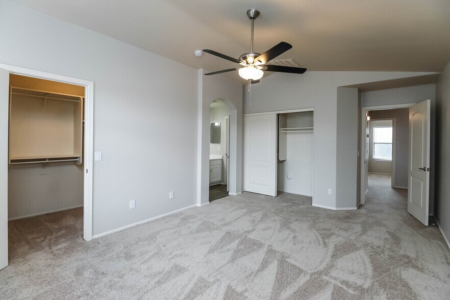 Building Photo - 5023 W Ardmore Rd