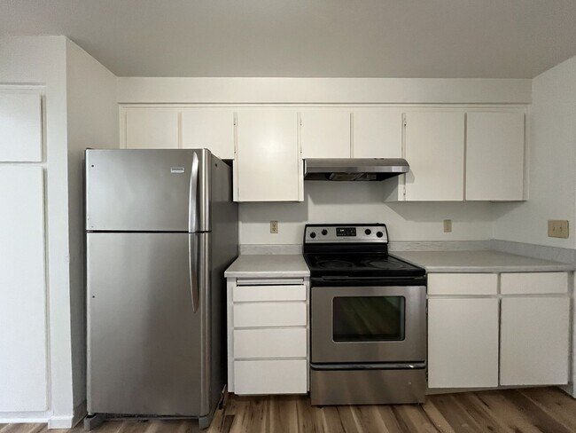 Building Photo - Spacious 3-Bedroom Home in Prime highly sought-after West Linn community