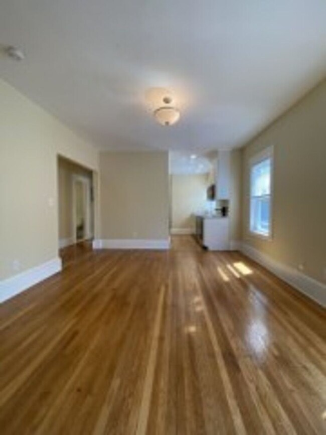 Building Photo - 303 Tappan St