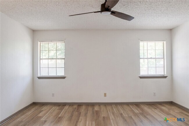 Building Photo - 1410 Becker Dr