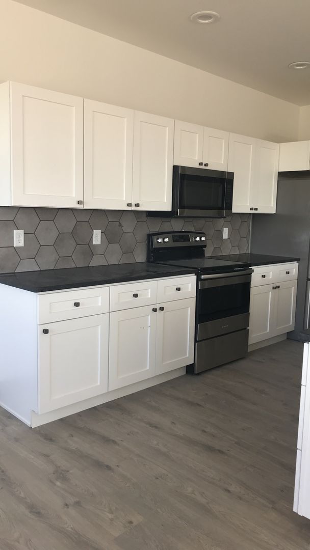 Building Photo - Newer Condo