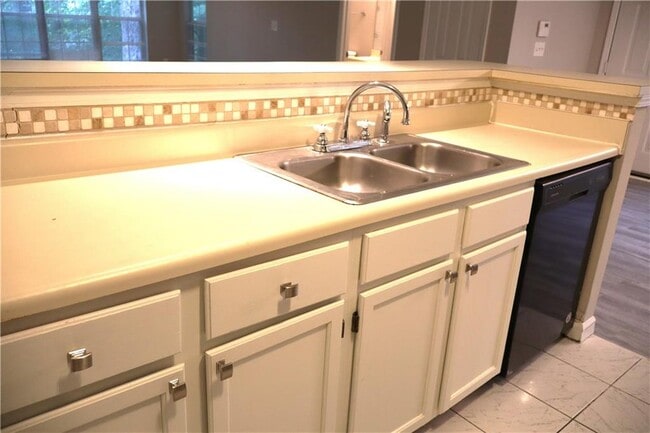 Building Photo - 308 Mill Pond Ct SE