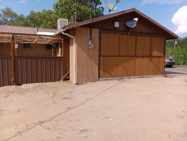 Building Photo - 2313 Raymac Rd SW