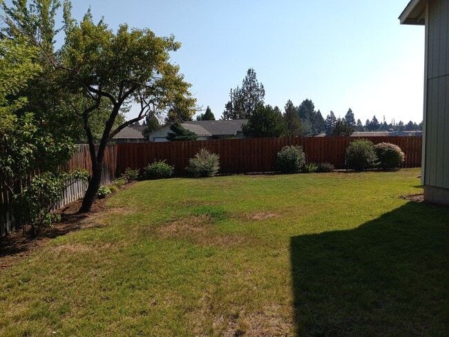 Building Photo - Charming Single-Level Home in Bend’s Mountain View Area