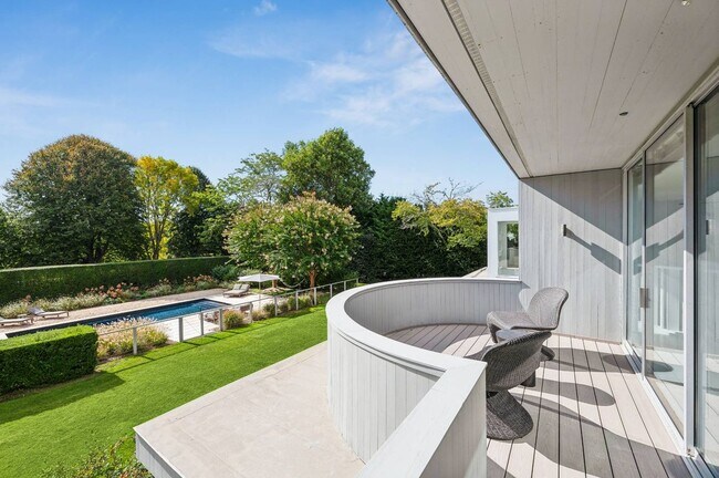 Building Photo - 8 Heller Ln