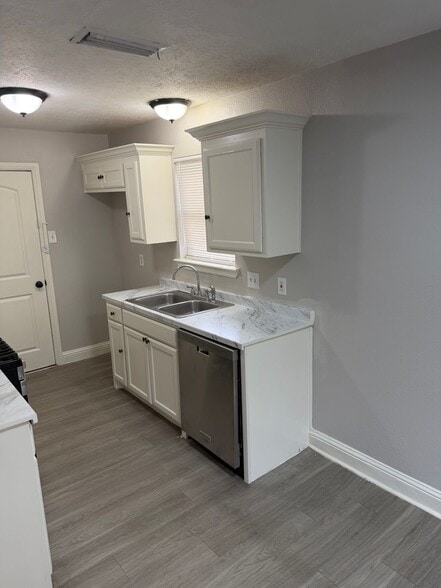 Building Photo - 425 Price Dr