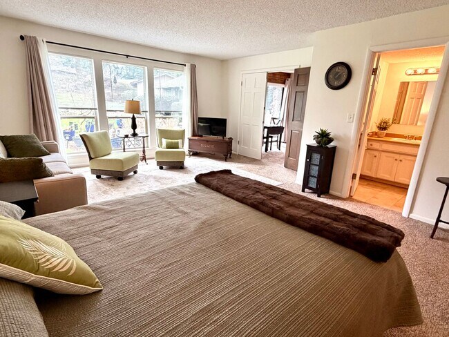 Building Photo - Cozy & Private Fircrest Unit with Garden Space