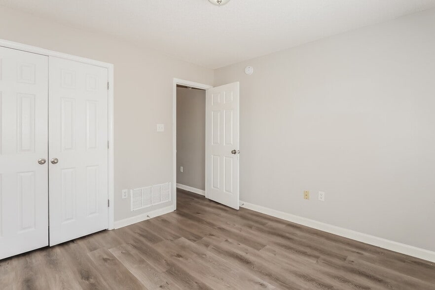 Building Photo - 10734 Ridgefield Dr