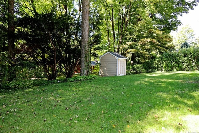 Building Photo - 245 Great Hill Rd
