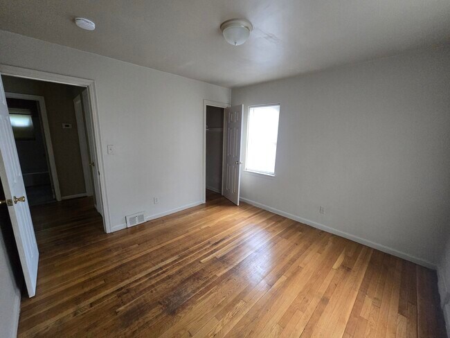 Building Photo - 6109 Farmbrook St
