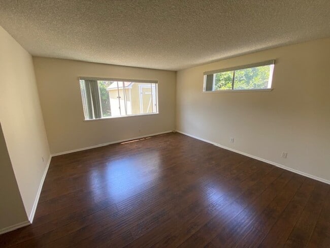 Building Photo - 4 bedroom Camarillo home