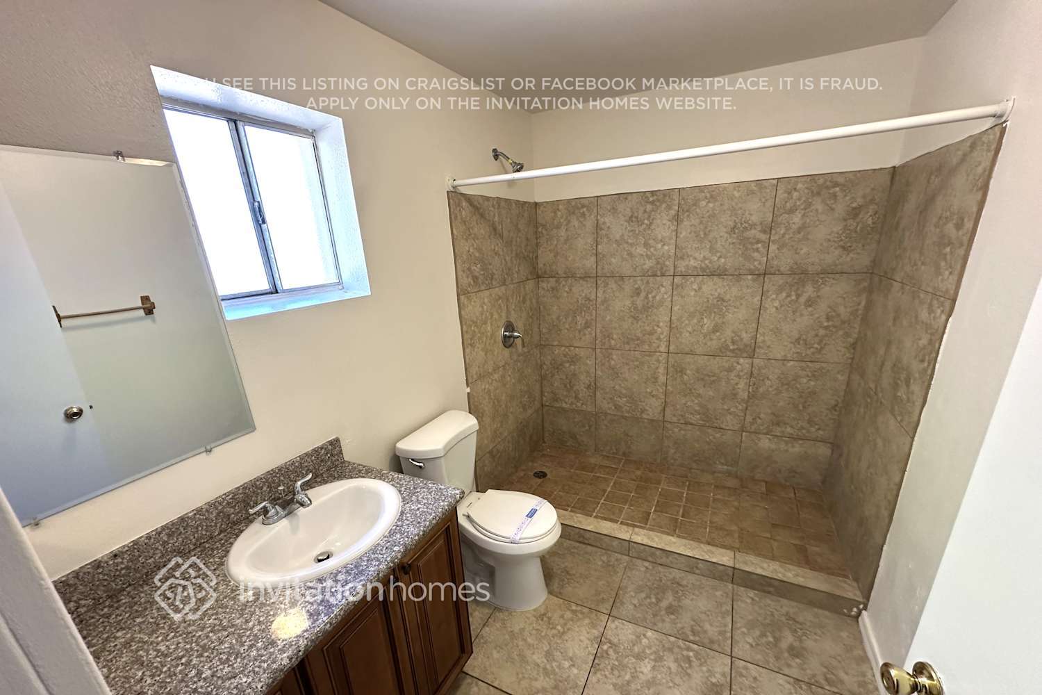 Building Photo - 3220 E Monte Vista Rd