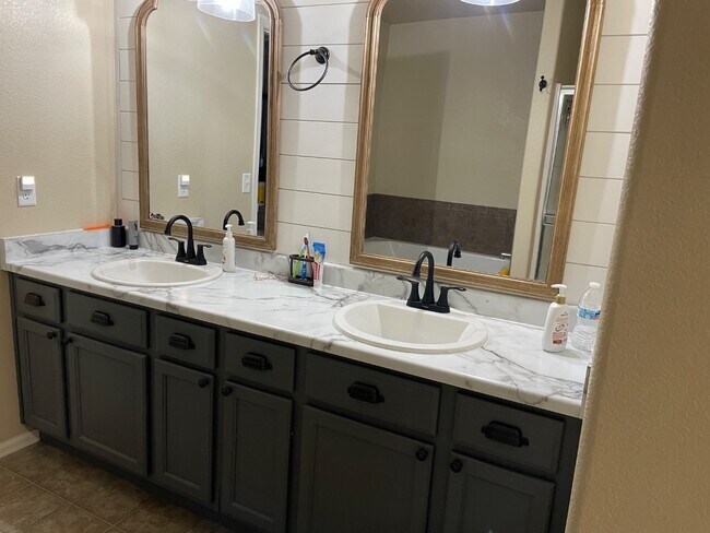 Building Photo - 5136 Killdeer Dr