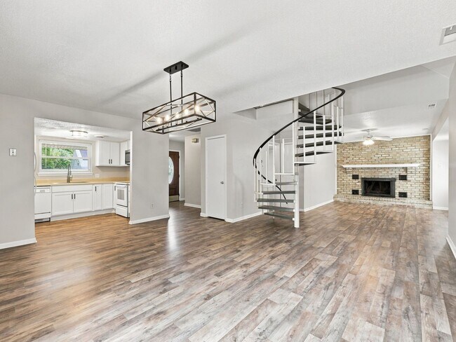 Building Photo - 314 Linwood Dr
