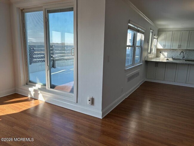 Building Photo - 122 Bodman Pl