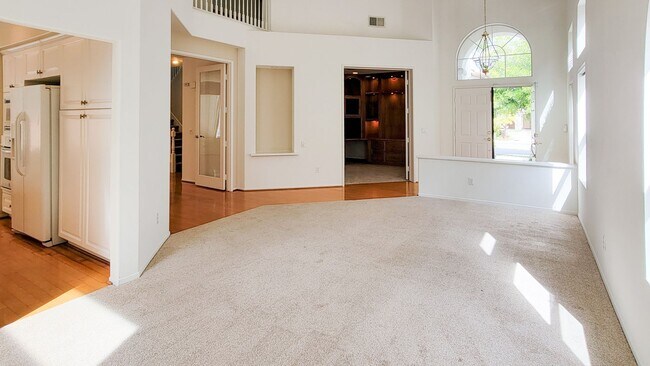 Building Photo - Large Home in Poway